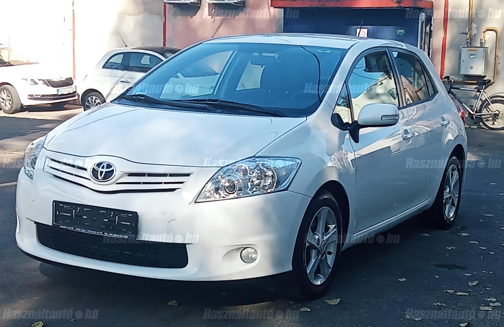 TOYOTA AURIS 2011/11 - 1