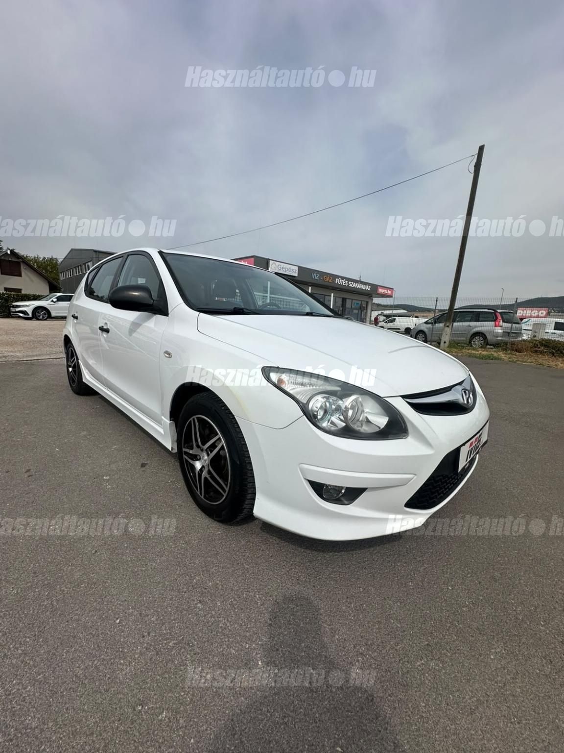 HYUNDAI I30 2010/8 - 1