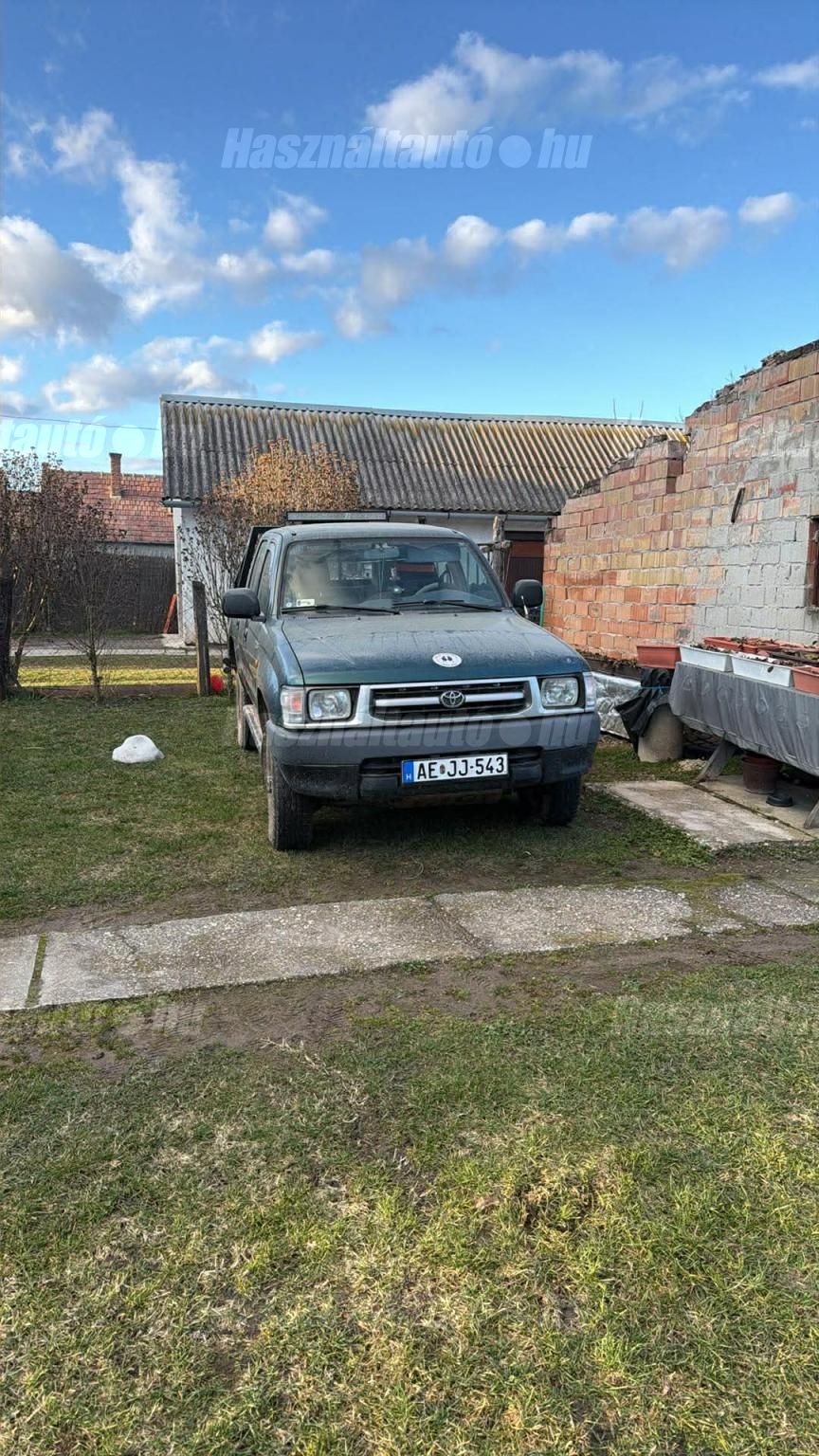 TOYOTA HILUX 2000 - 1