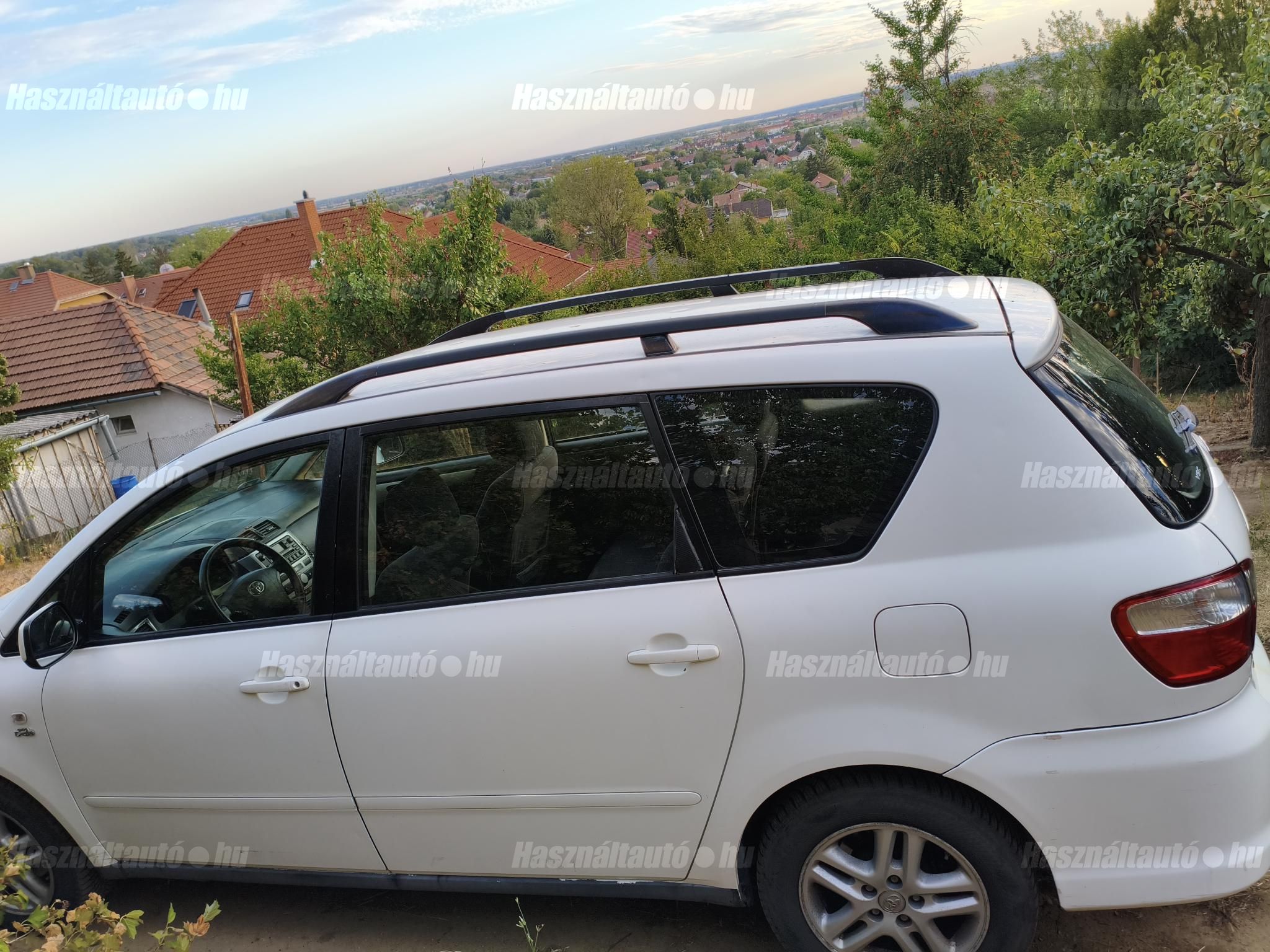 TOYOTA AVENSIS VERSO 2004/12 - 1
