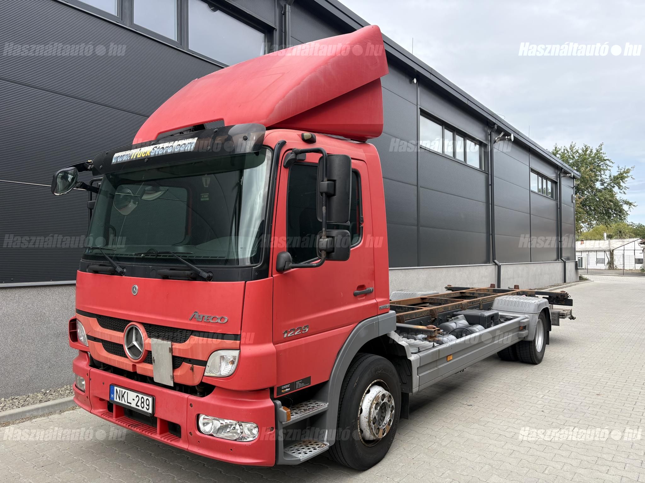 MERCEDES-BENZ 2012/8 - 1