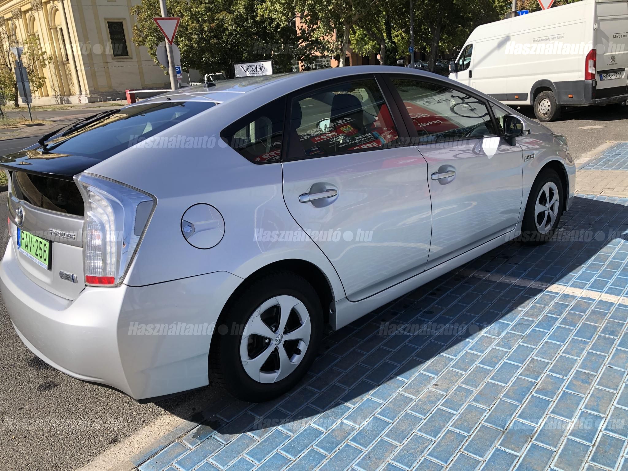 TOYOTA PRIUS PLUG-IN 2012/8 - 1