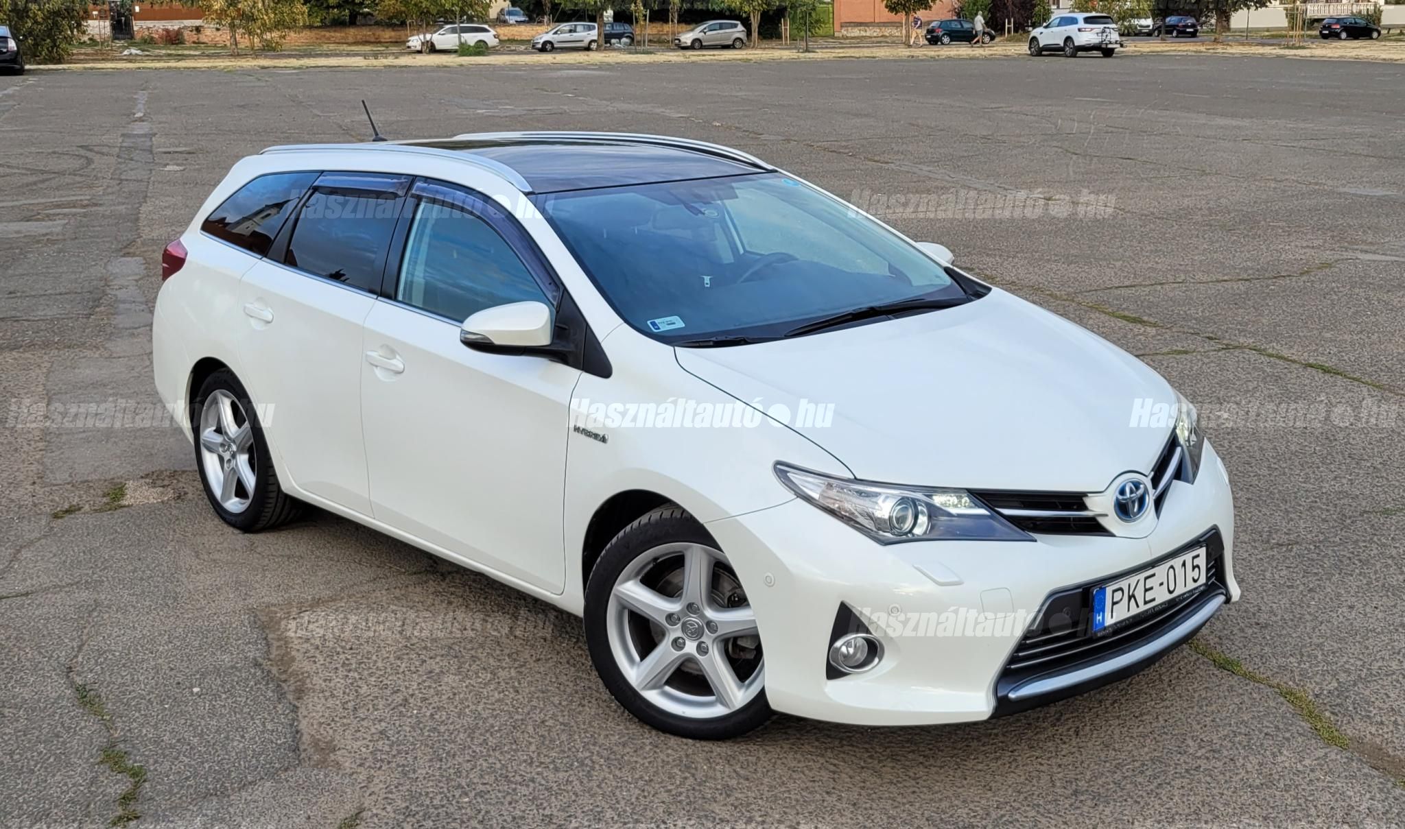 TOYOTA AURIS 2013/10 - 1