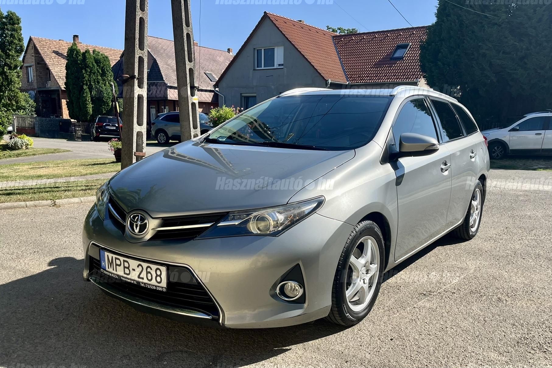 TOYOTA AURIS 2014 - 1