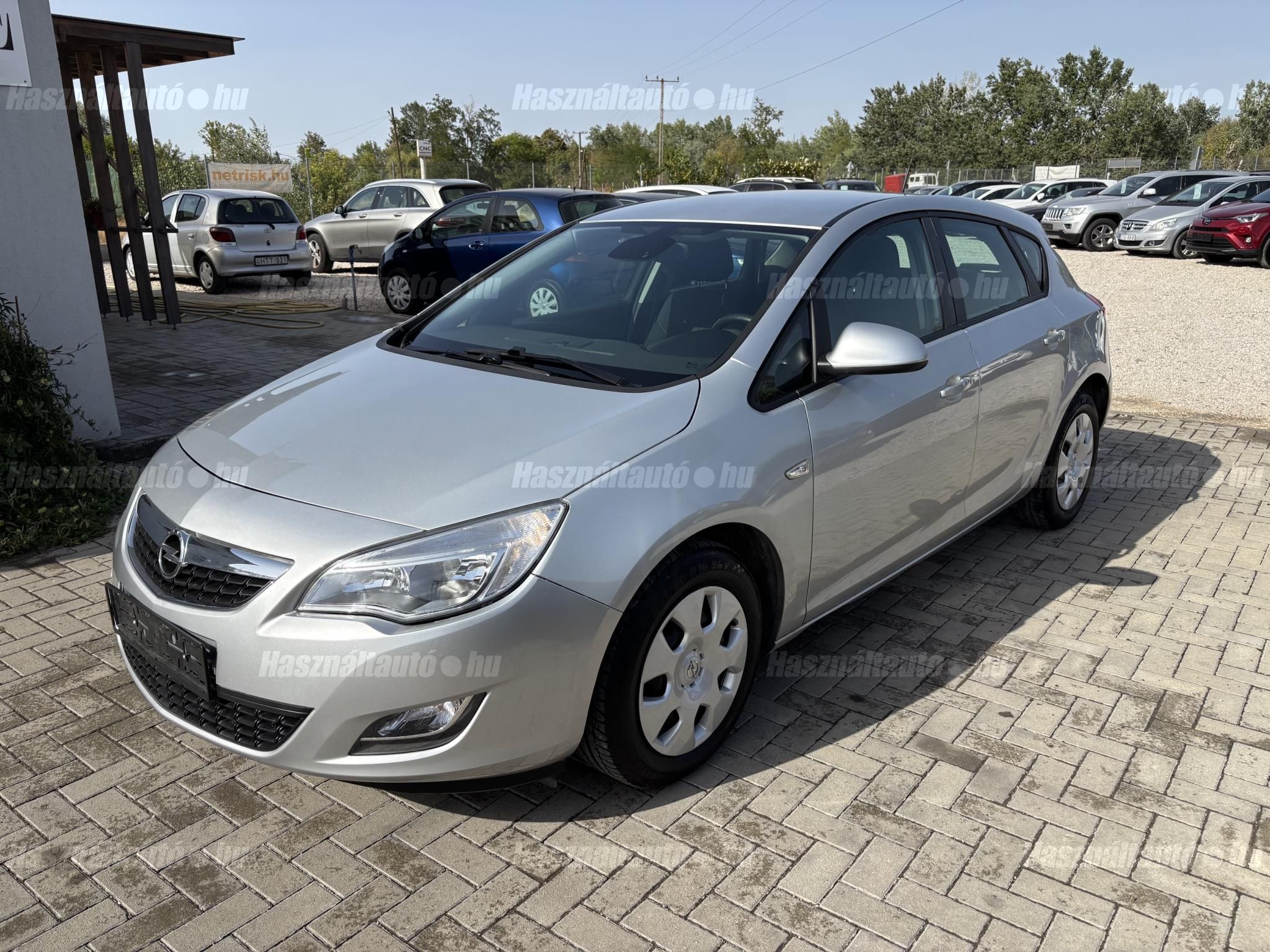 OPEL ASTRA J 2010 - 1