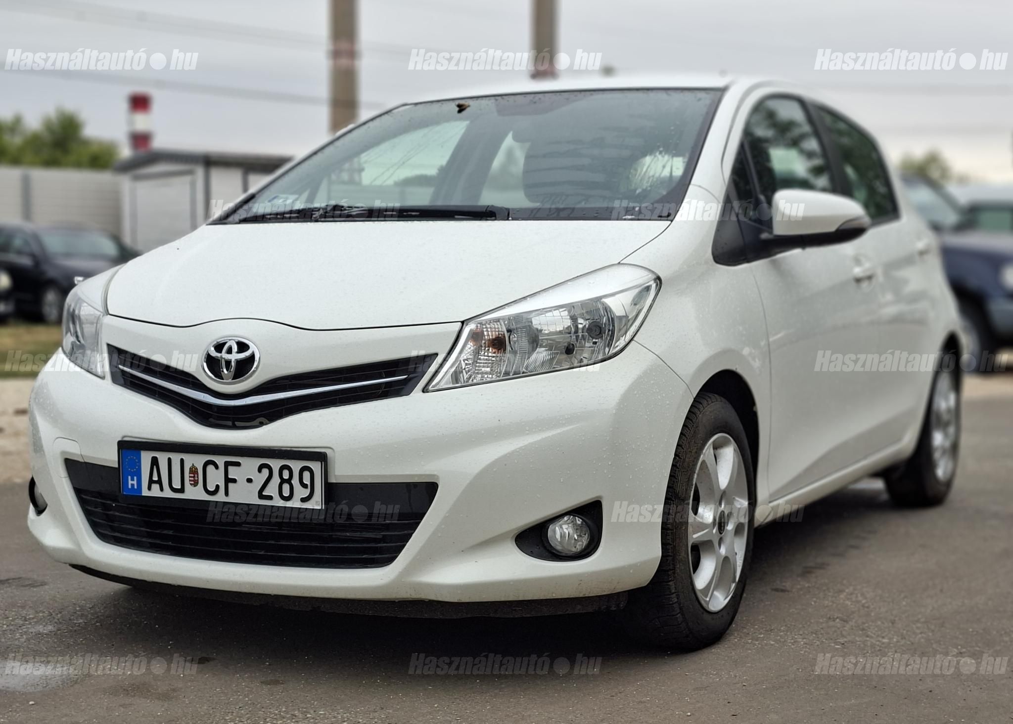 TOYOTA YARIS 2013/8 - 1