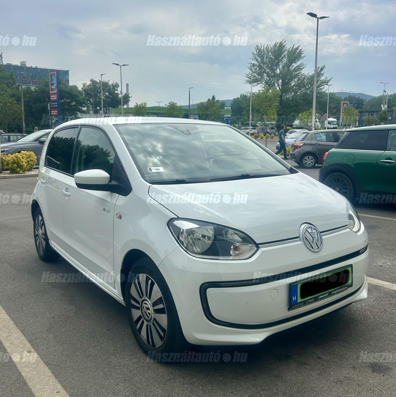 VOLKSWAGEN UP 2015/8 - 1