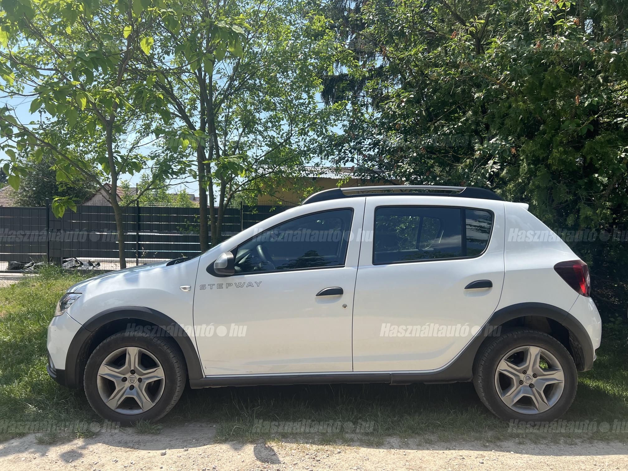 DACIA SANDERO 2017/2 - 1