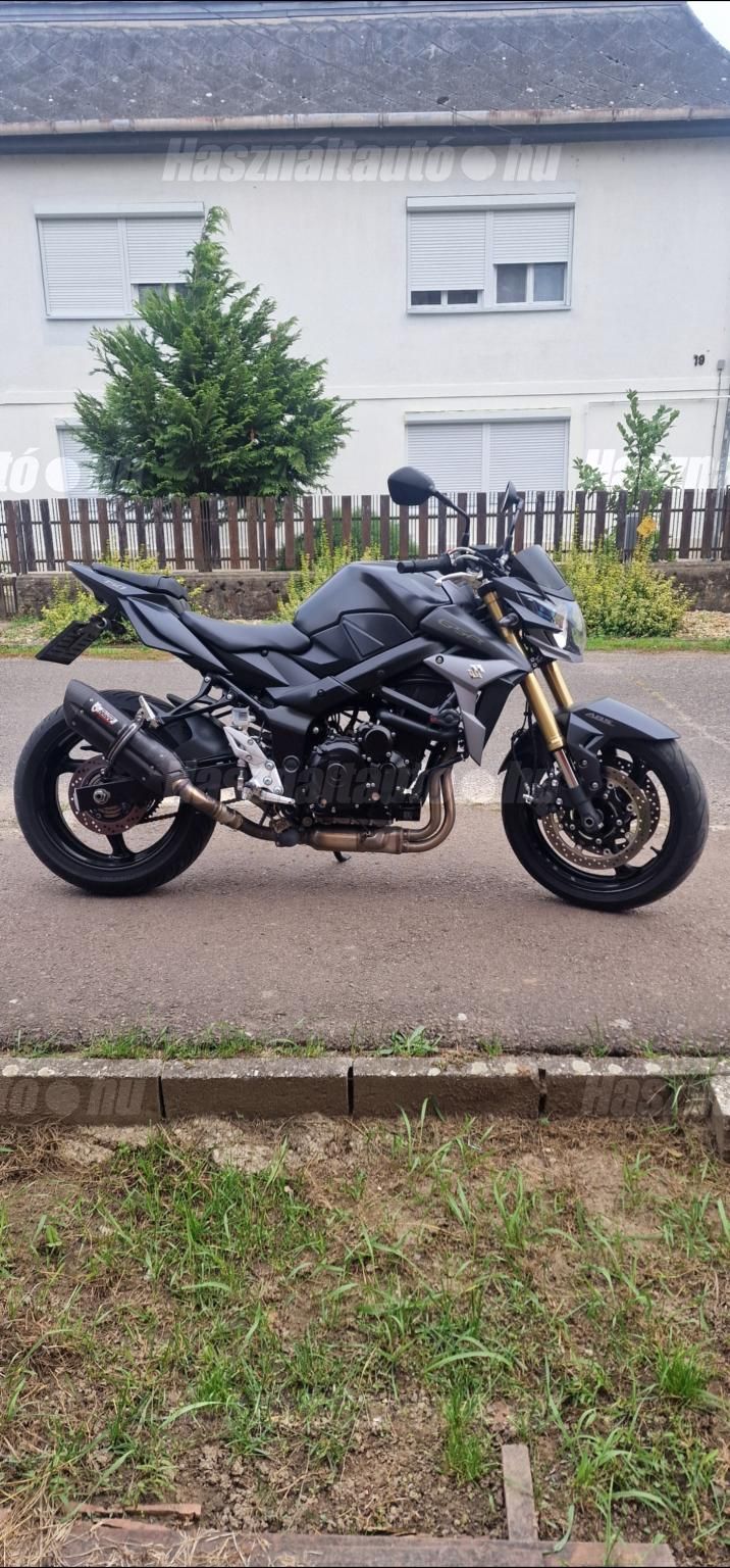 SUZUKI GSR 750 2016/7 - 1