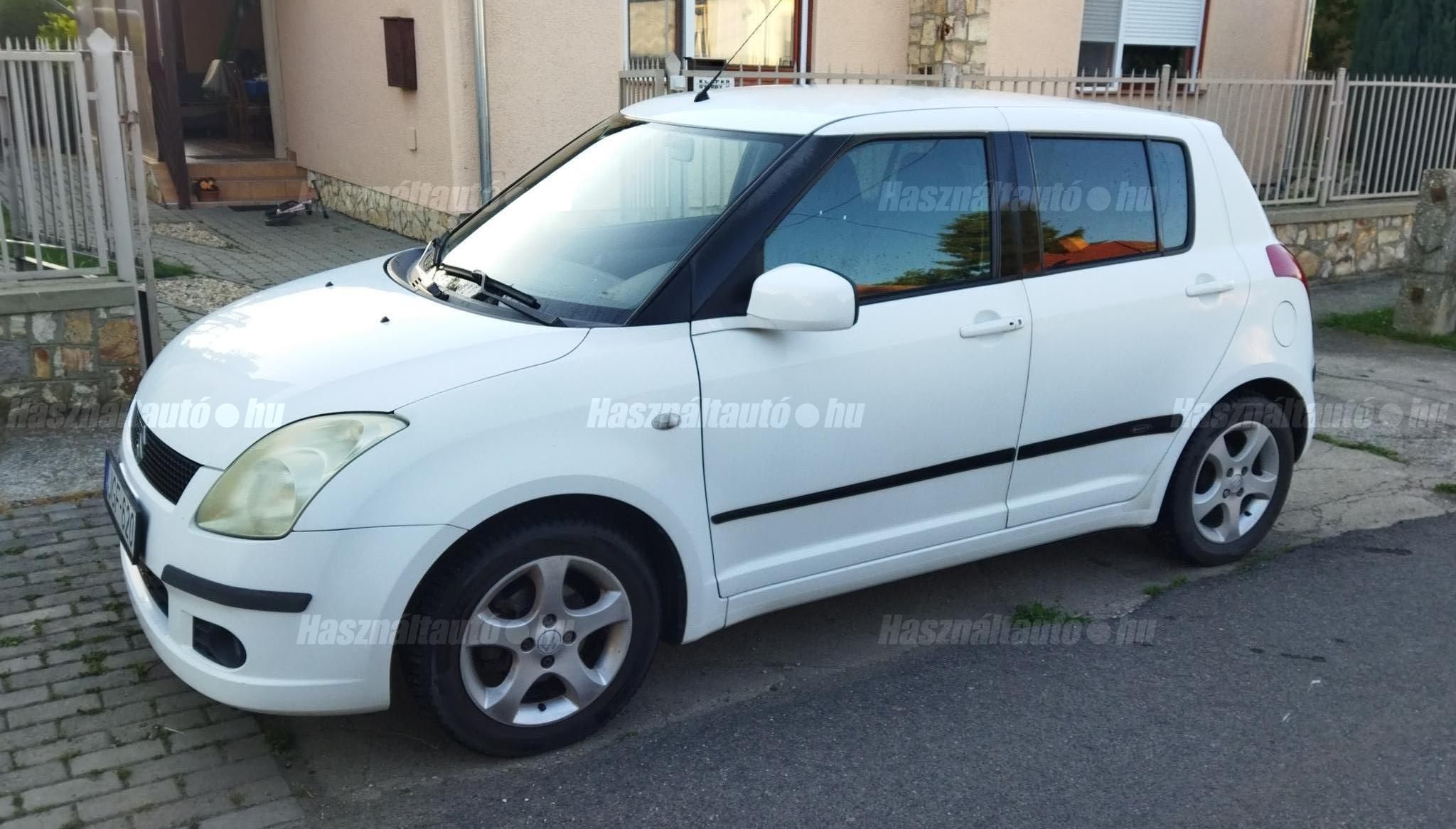 SUZUKI SWIFT 2005/8 - 1