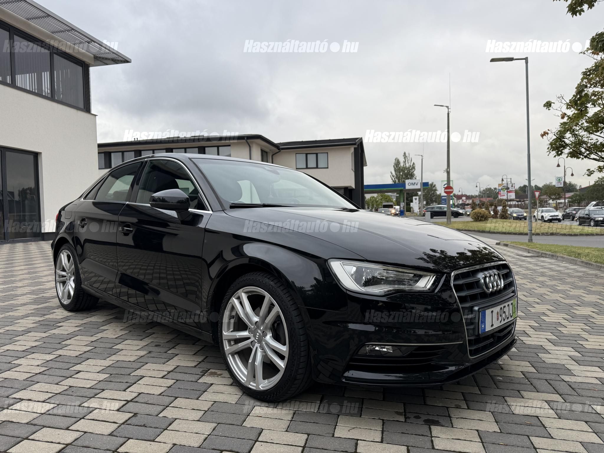 AUDI A3 2015/12 - 1
