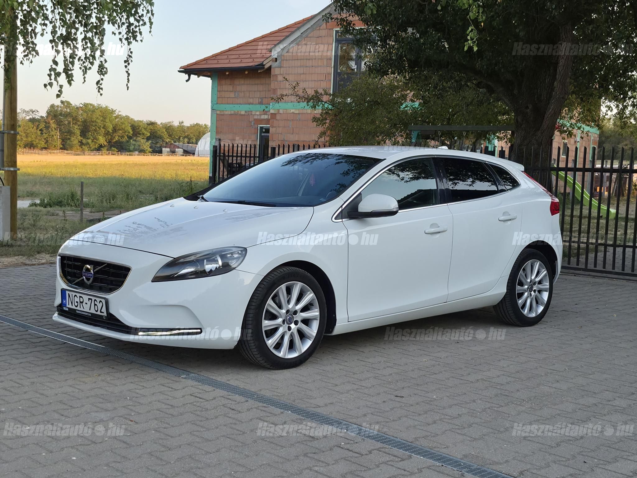 VOLVO V40 2015/8 - 1