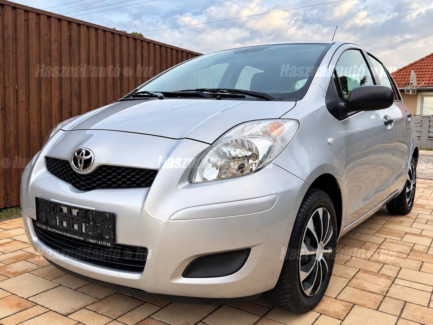 TOYOTA YARIS 2010/2 - 1
