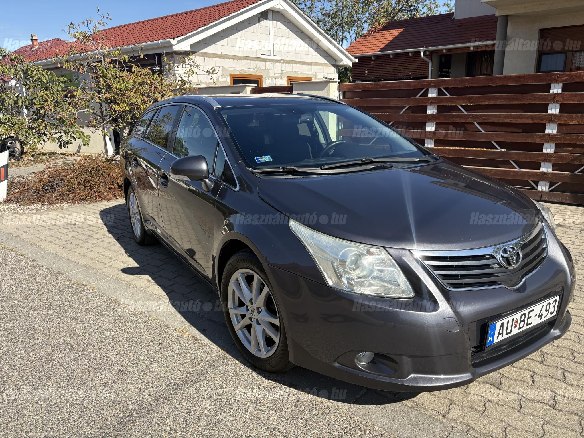 TOYOTA AVENSIS 2010/9 - 1