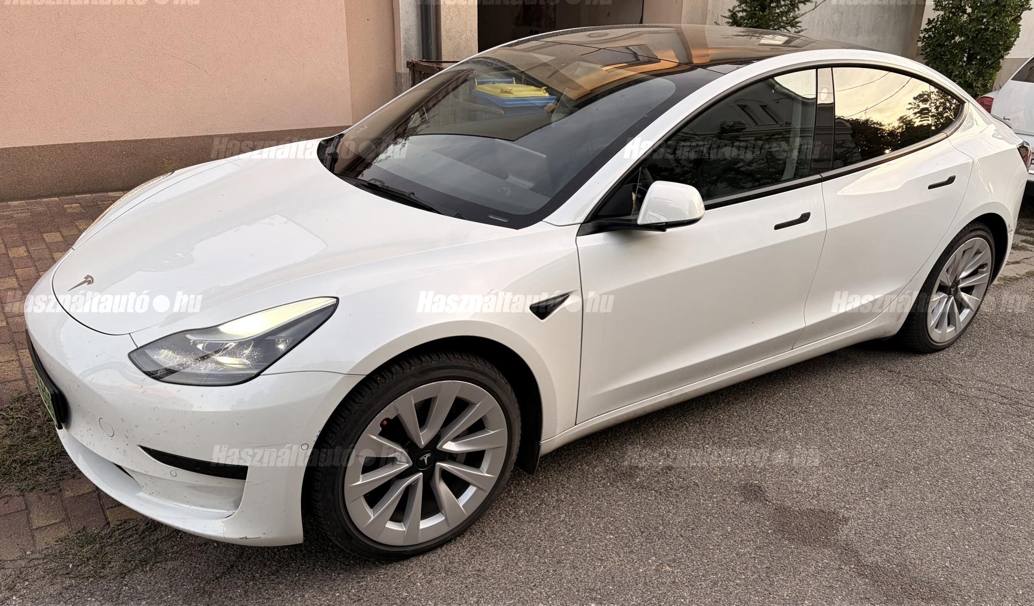 TESLA MODEL 3 2022/4 - 1