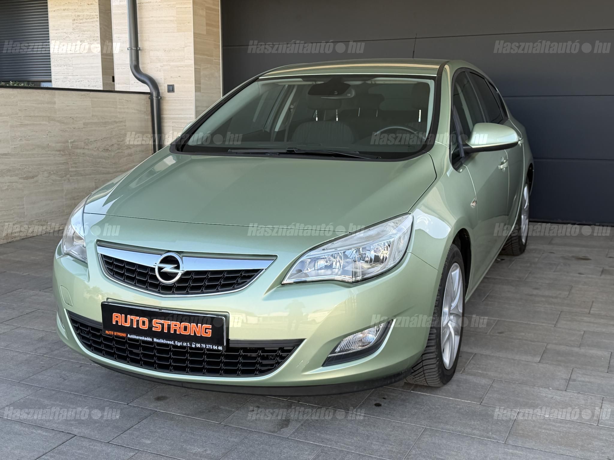 OPEL ASTRA J 2011/8 - 1