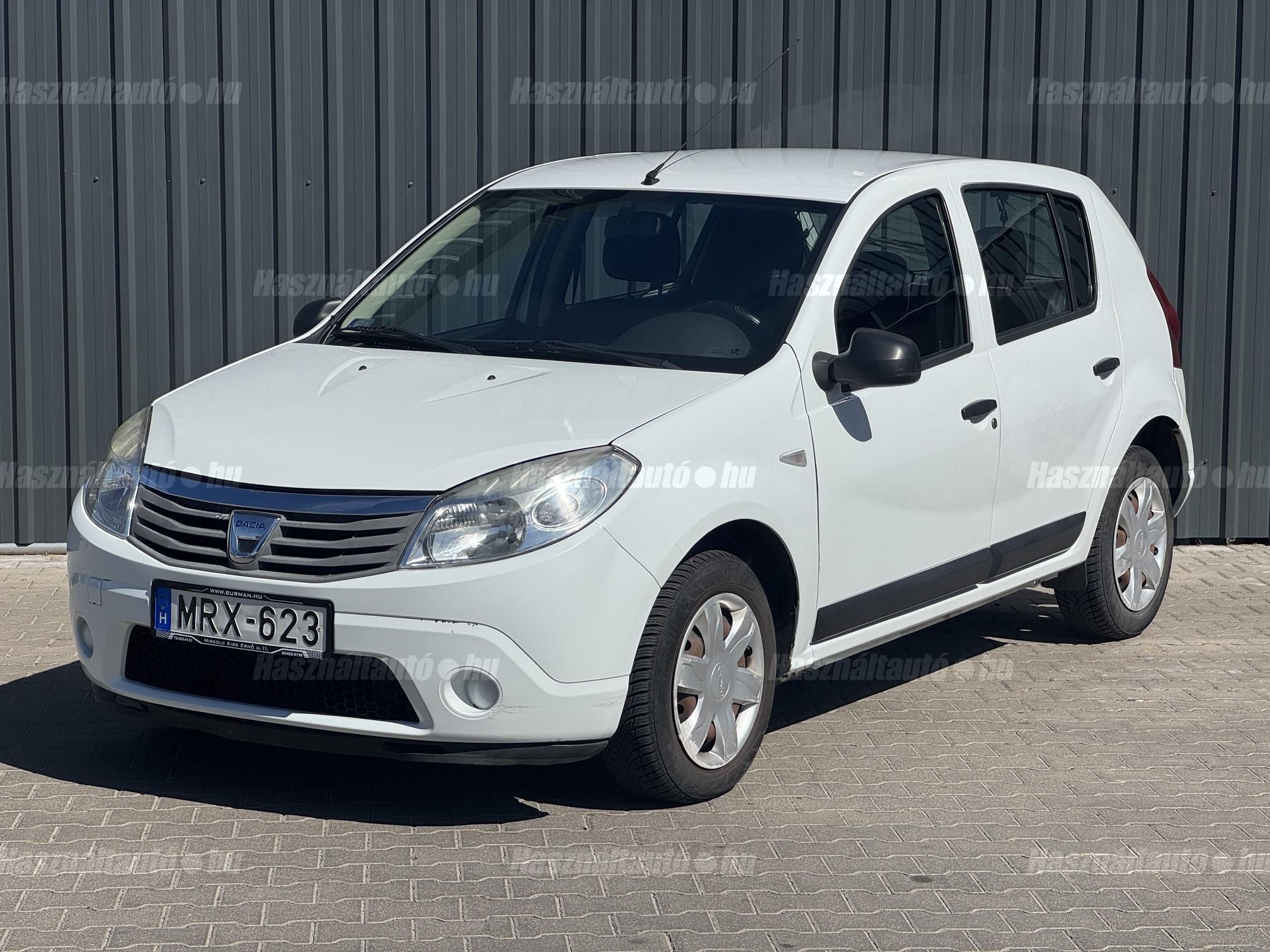 DACIA SANDERO 2010/8 - 1