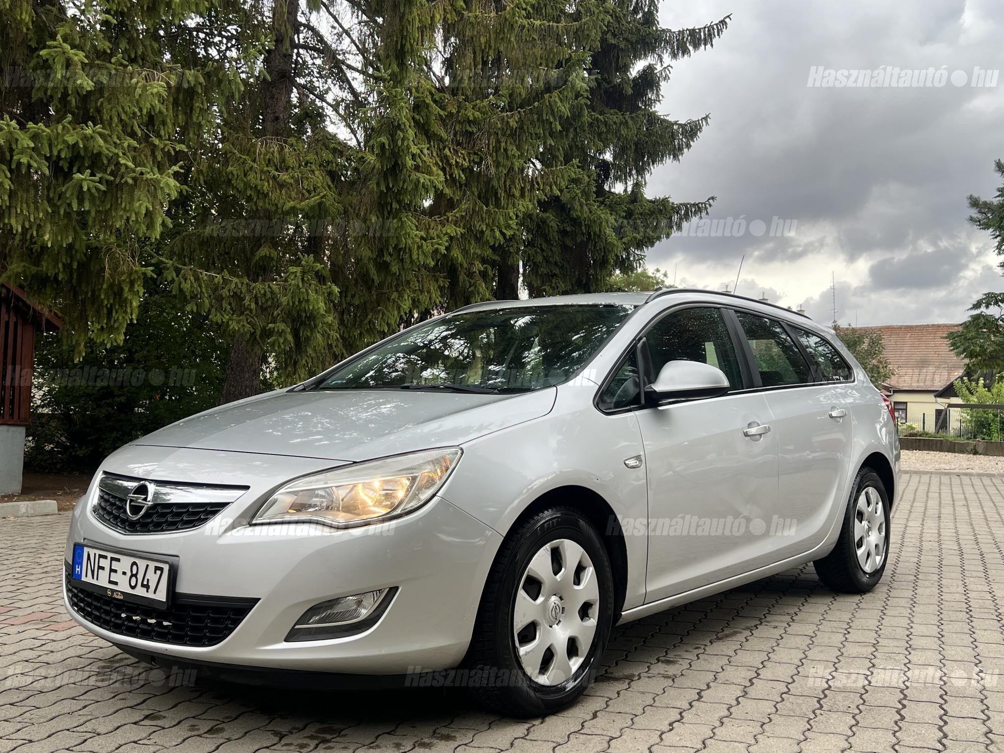 OPEL ASTRA J 2011/10 - 1