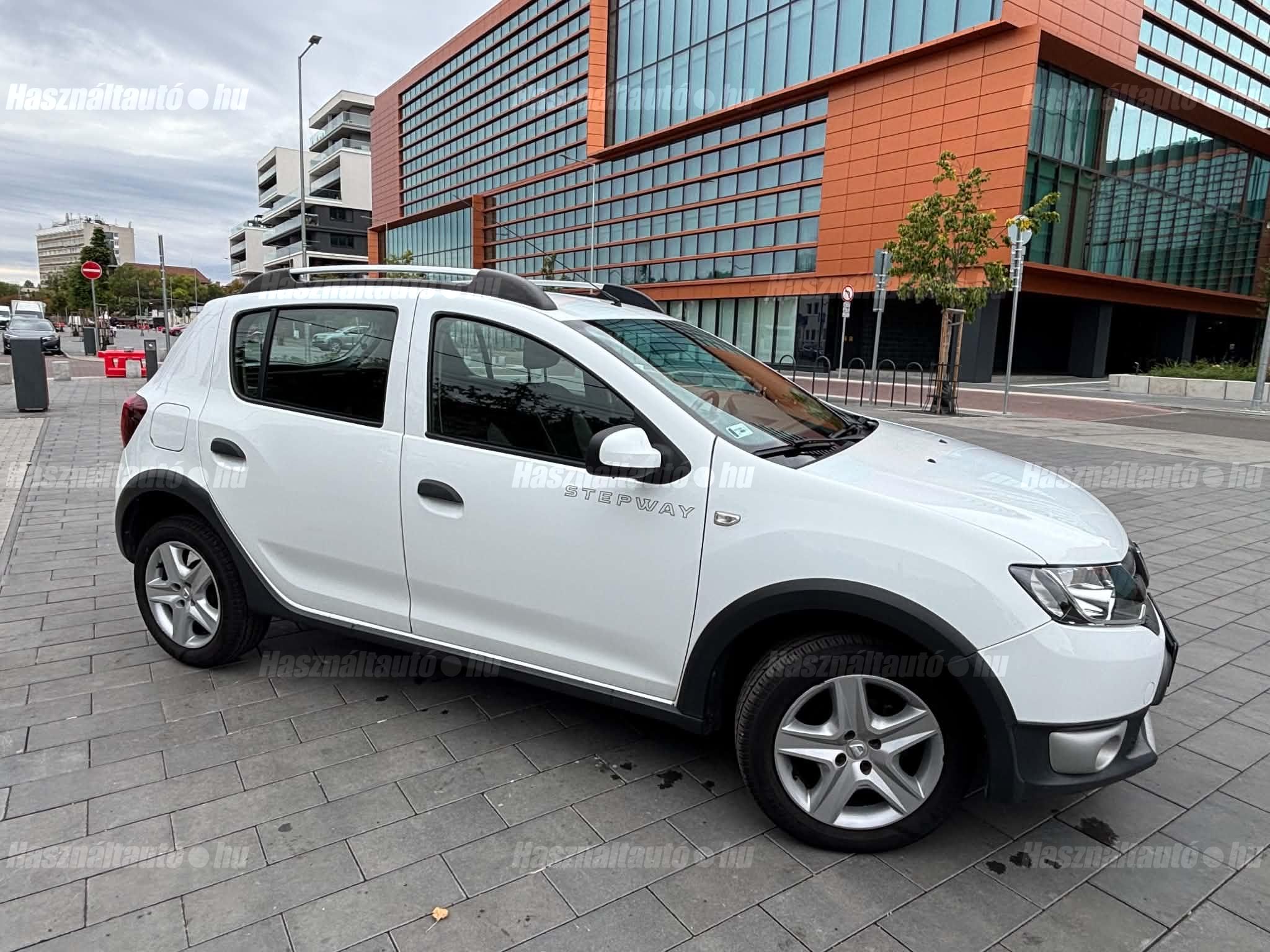 DACIA SANDERO 2016/9 - 1