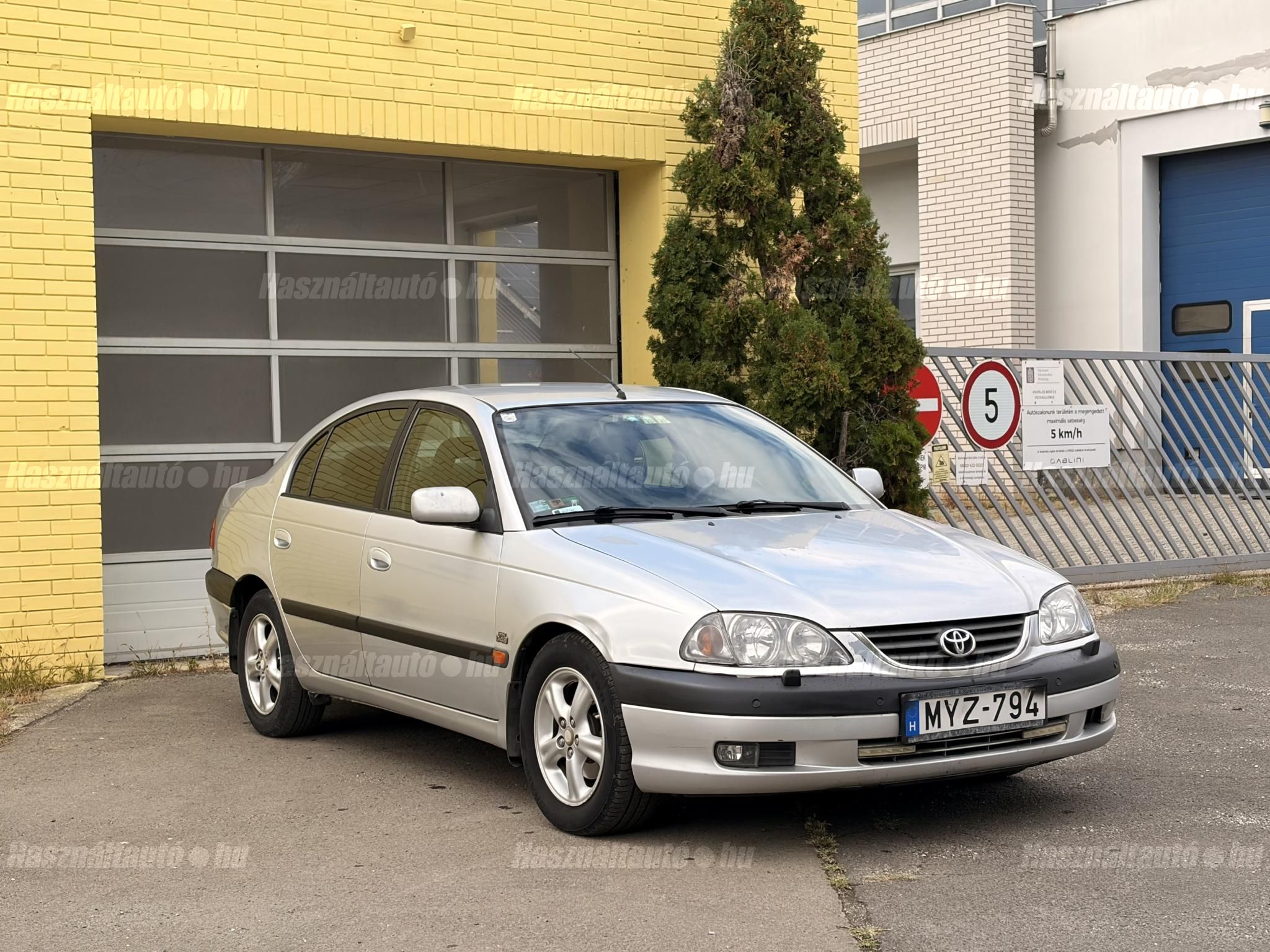 TOYOTA AVENSIS 2001/11 - 1