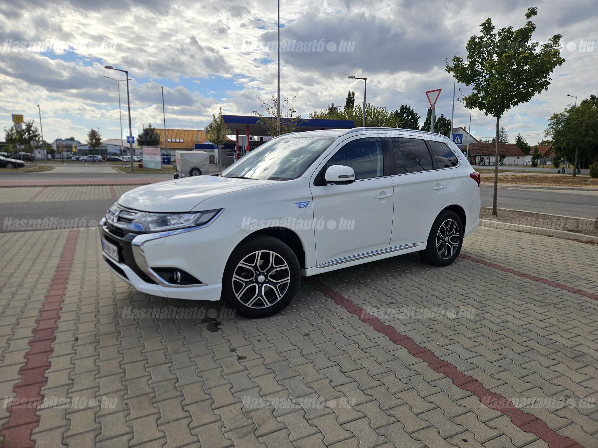 MITSUBISHI OUTLANDER 2016/8 - 1