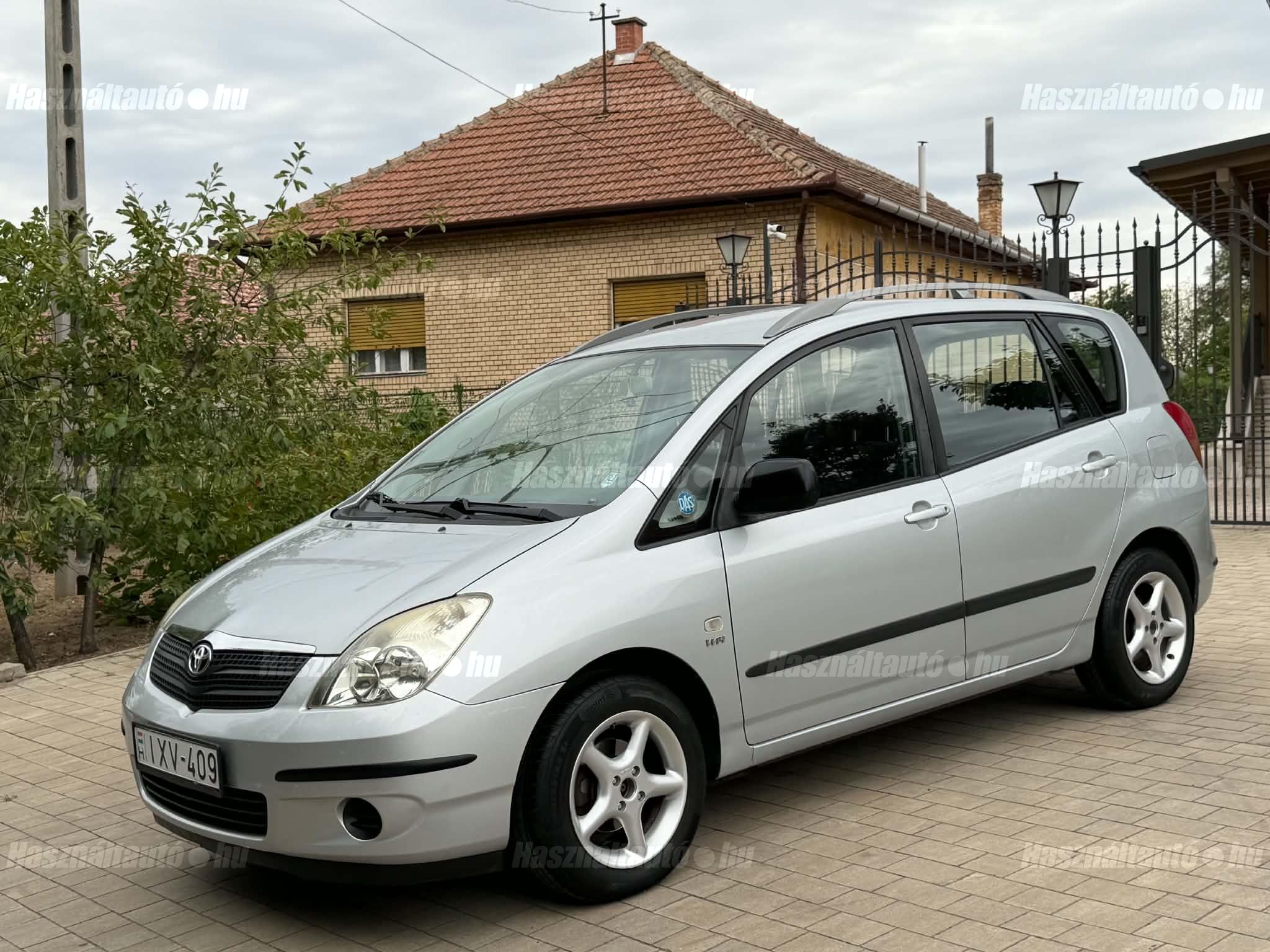 TOYOTA COROLLA VERSO 2003/11 - 1