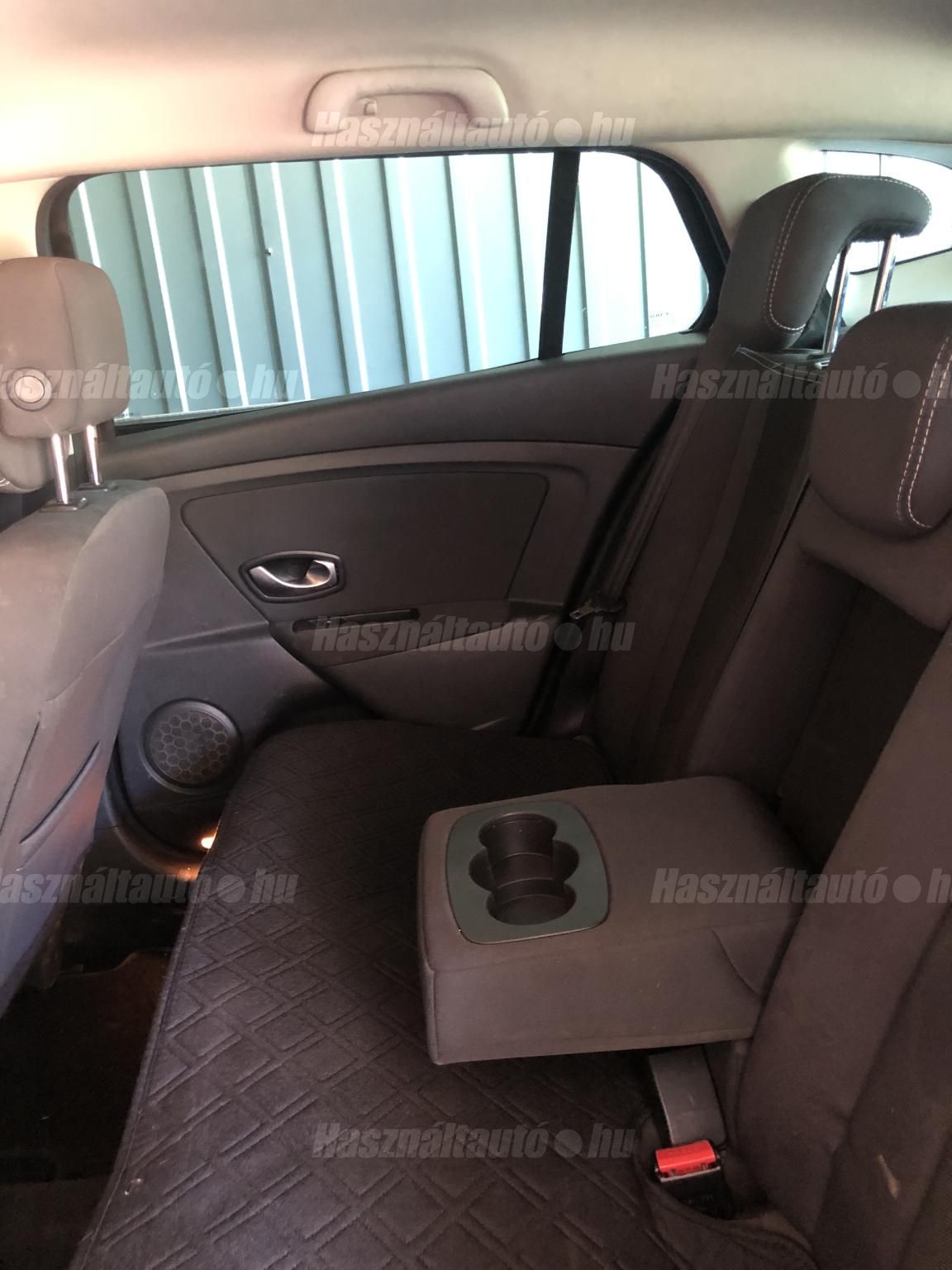 RENAULT MEGANE 2011/7 - 1