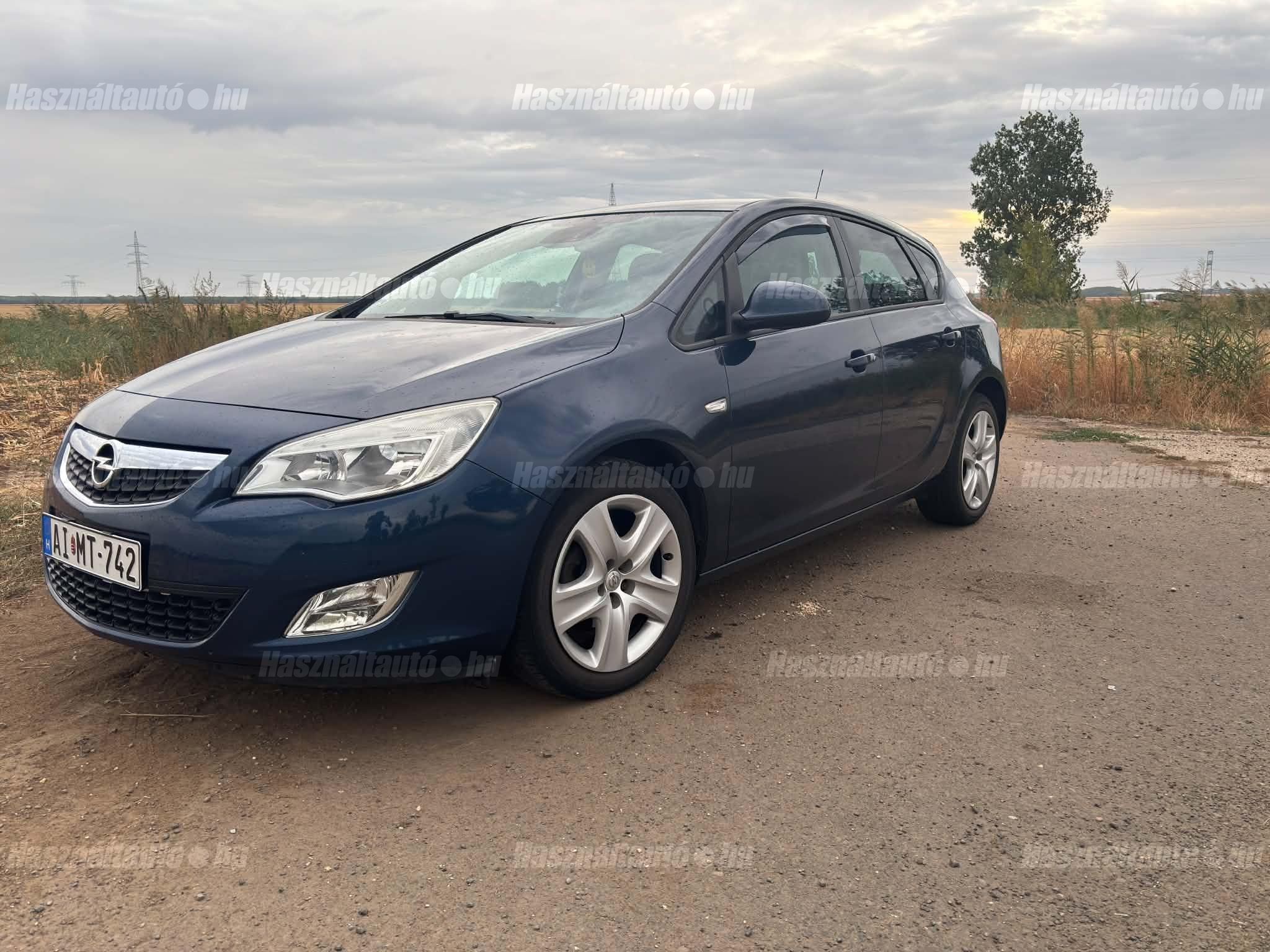 OPEL ASTRA J 2011 - 1