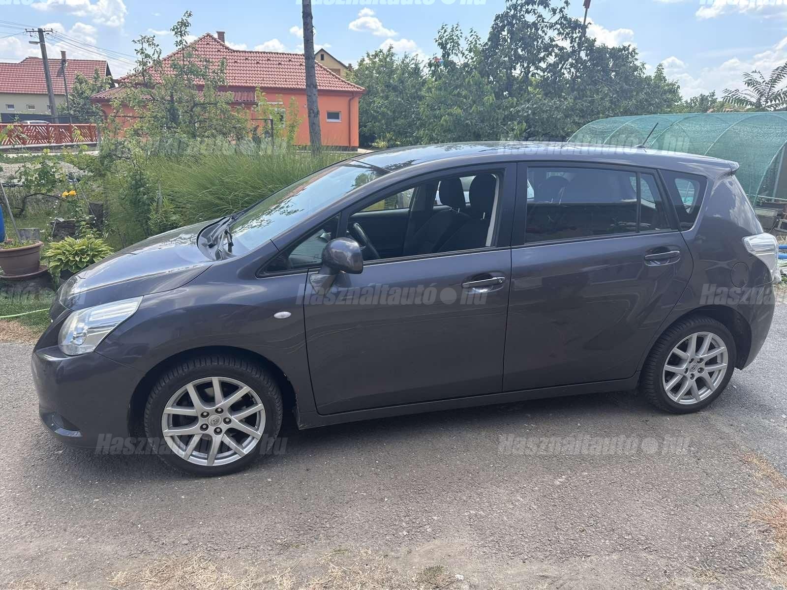 TOYOTA VERSO 2012/7 - 1