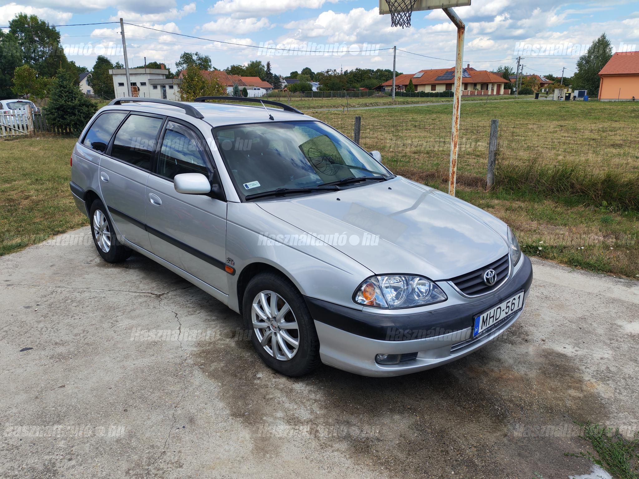 TOYOTA AVENSIS 2002 - 1