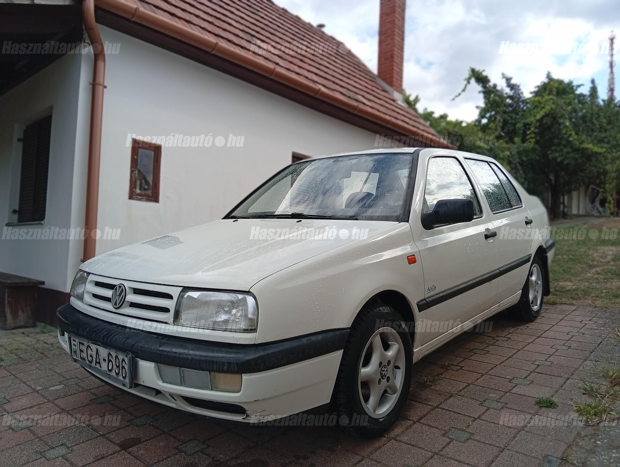 VOLKSWAGEN VENTO 1993/12 - 1