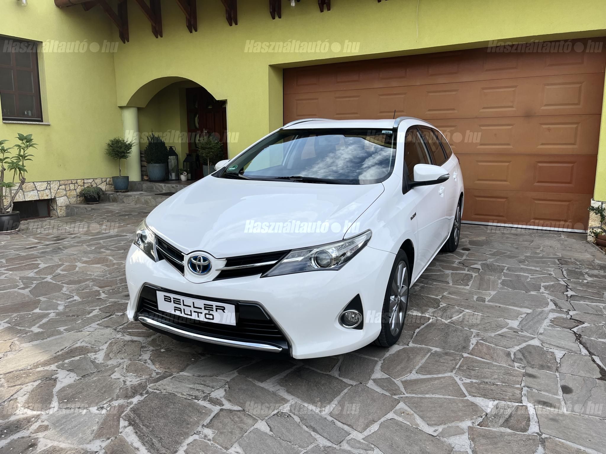 TOYOTA AURIS 2013/10 - 1