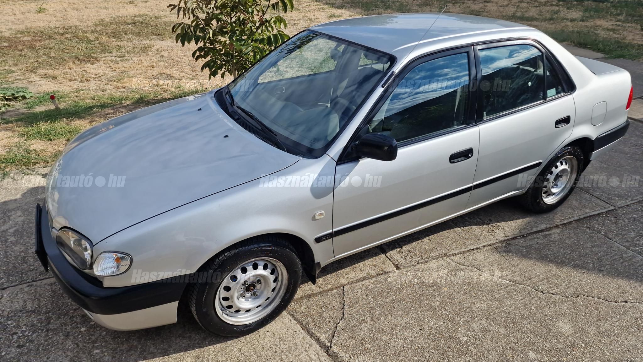 TOYOTA COROLLA 2000 - 1