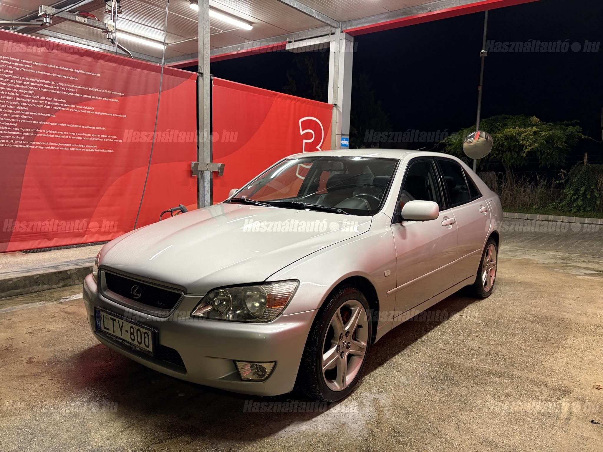 LEXUS IS 1999/6 - 1