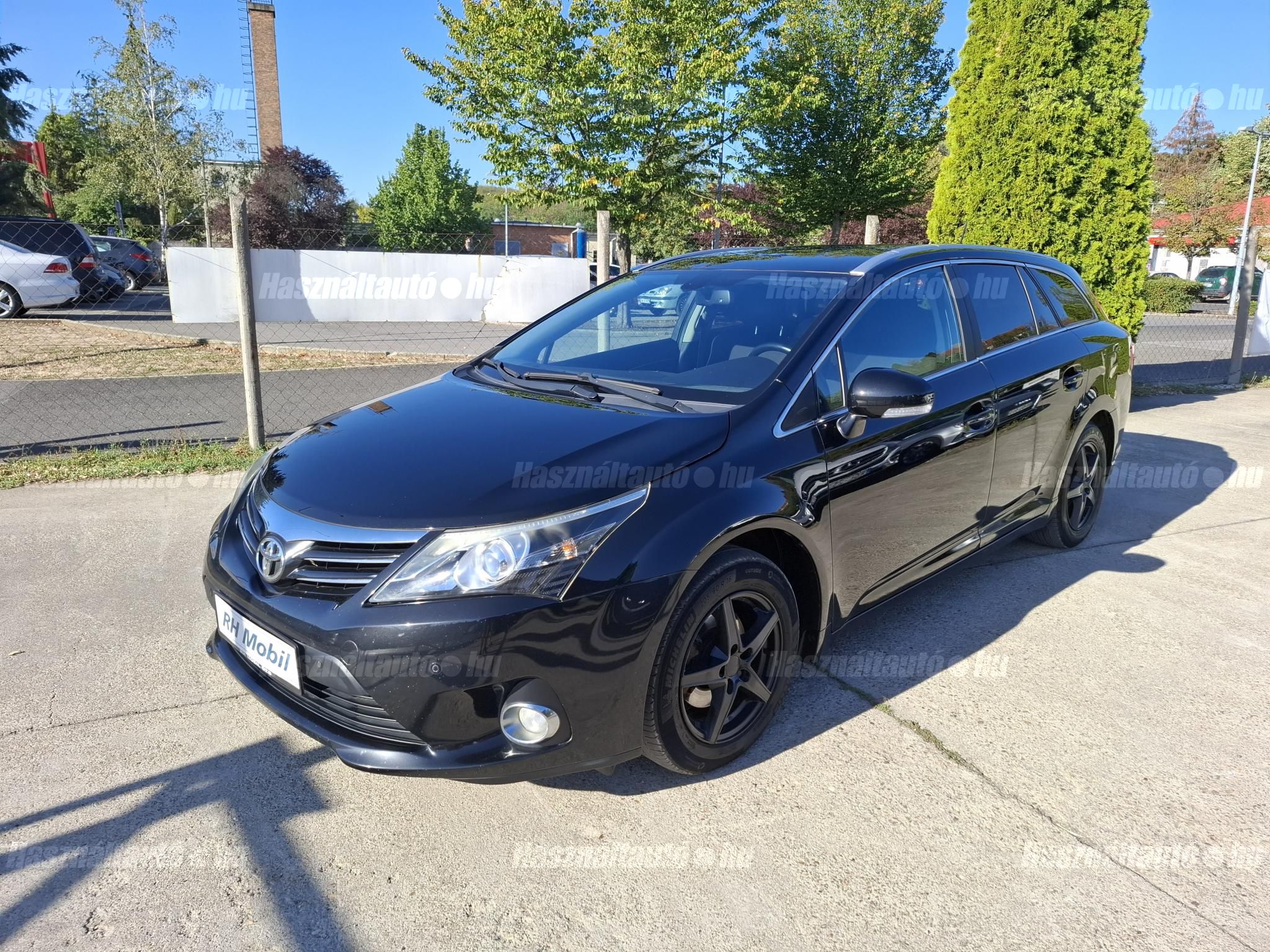 TOYOTA AVENSIS 2012/10 - 1