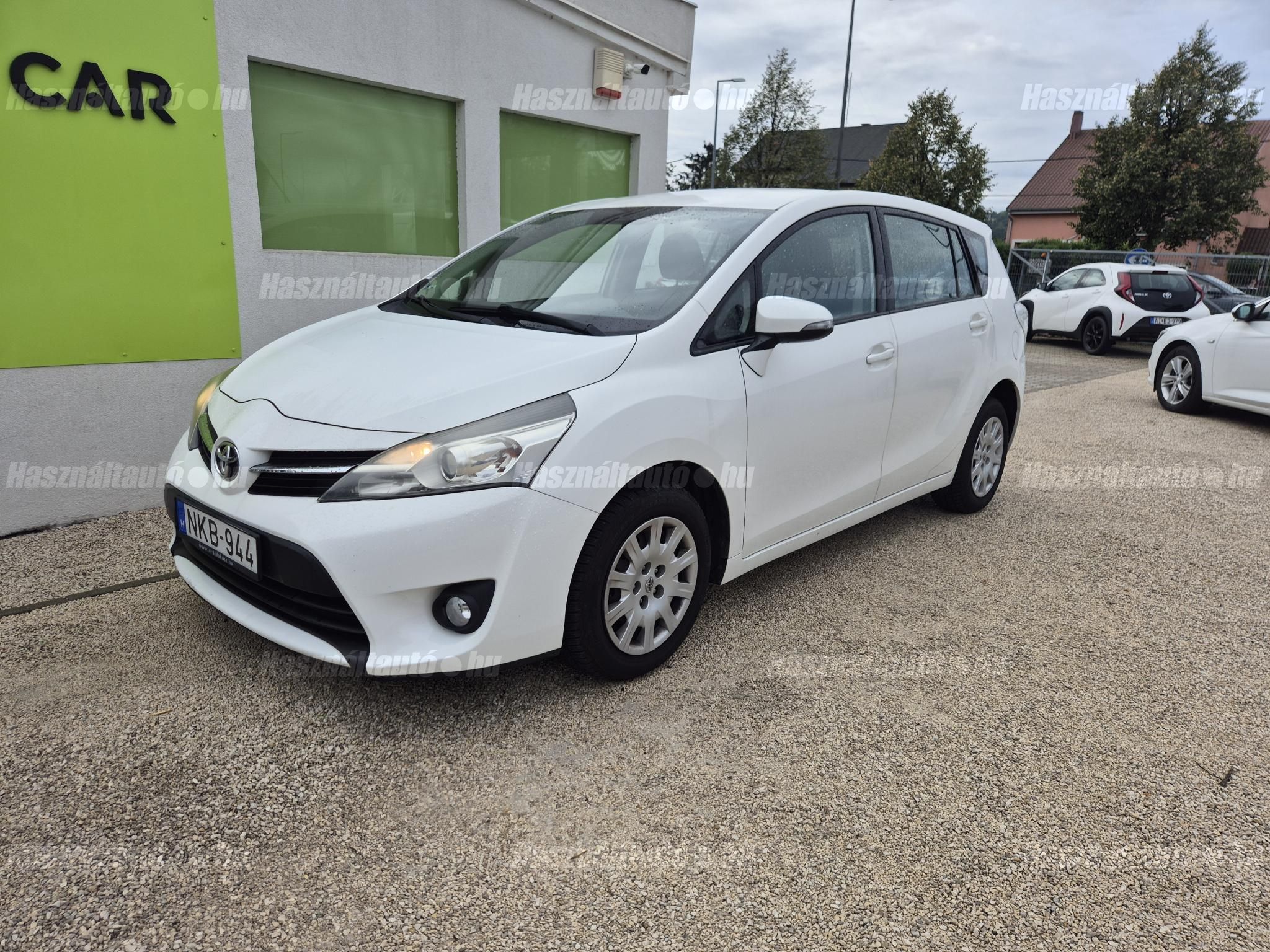 TOYOTA VERSO 2015/12 - 1