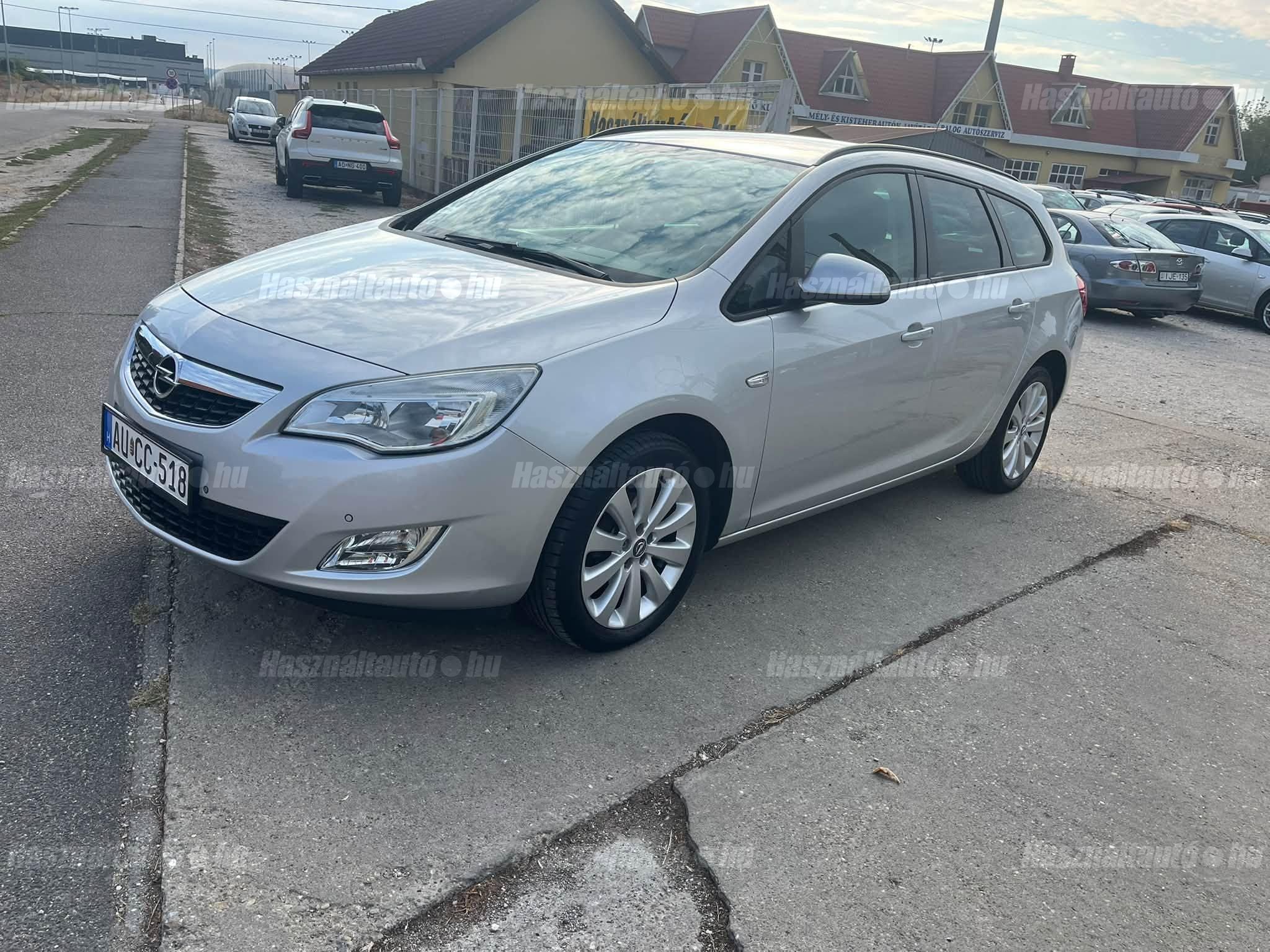 OPEL ASTRA J 2011/4 - 1