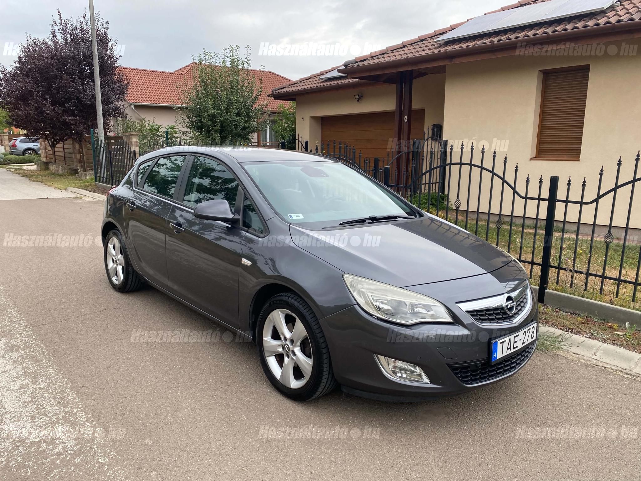 OPEL ASTRA J 2010/11 - 1