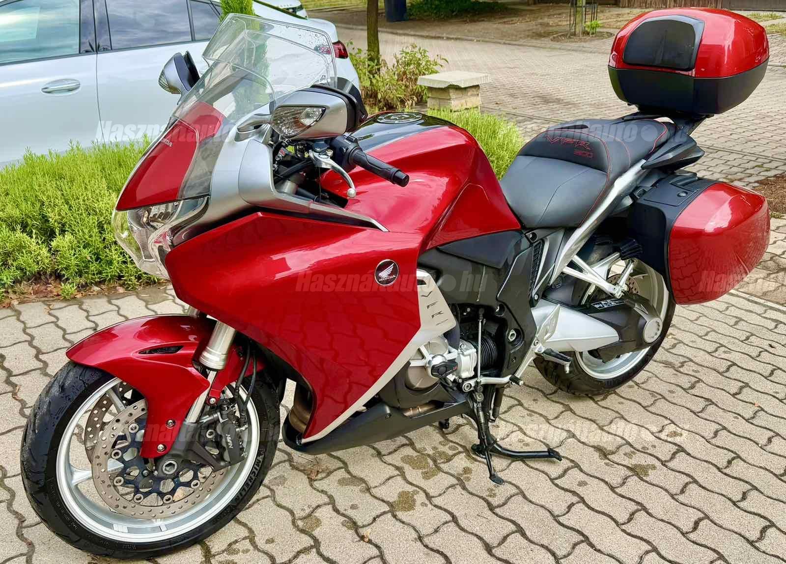 HONDA VFR 1200 F 2010/3 - 1