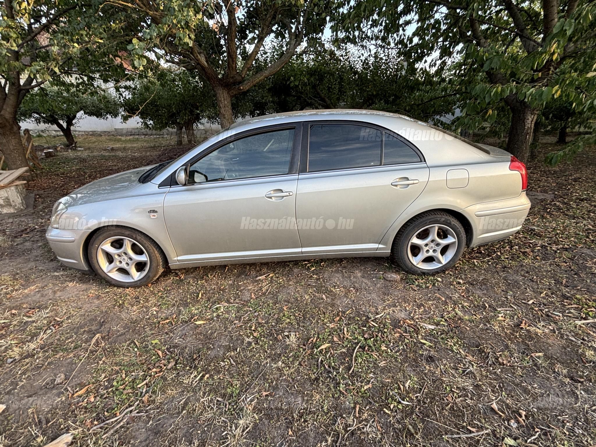 TOYOTA AVENSIS 2003 - 1