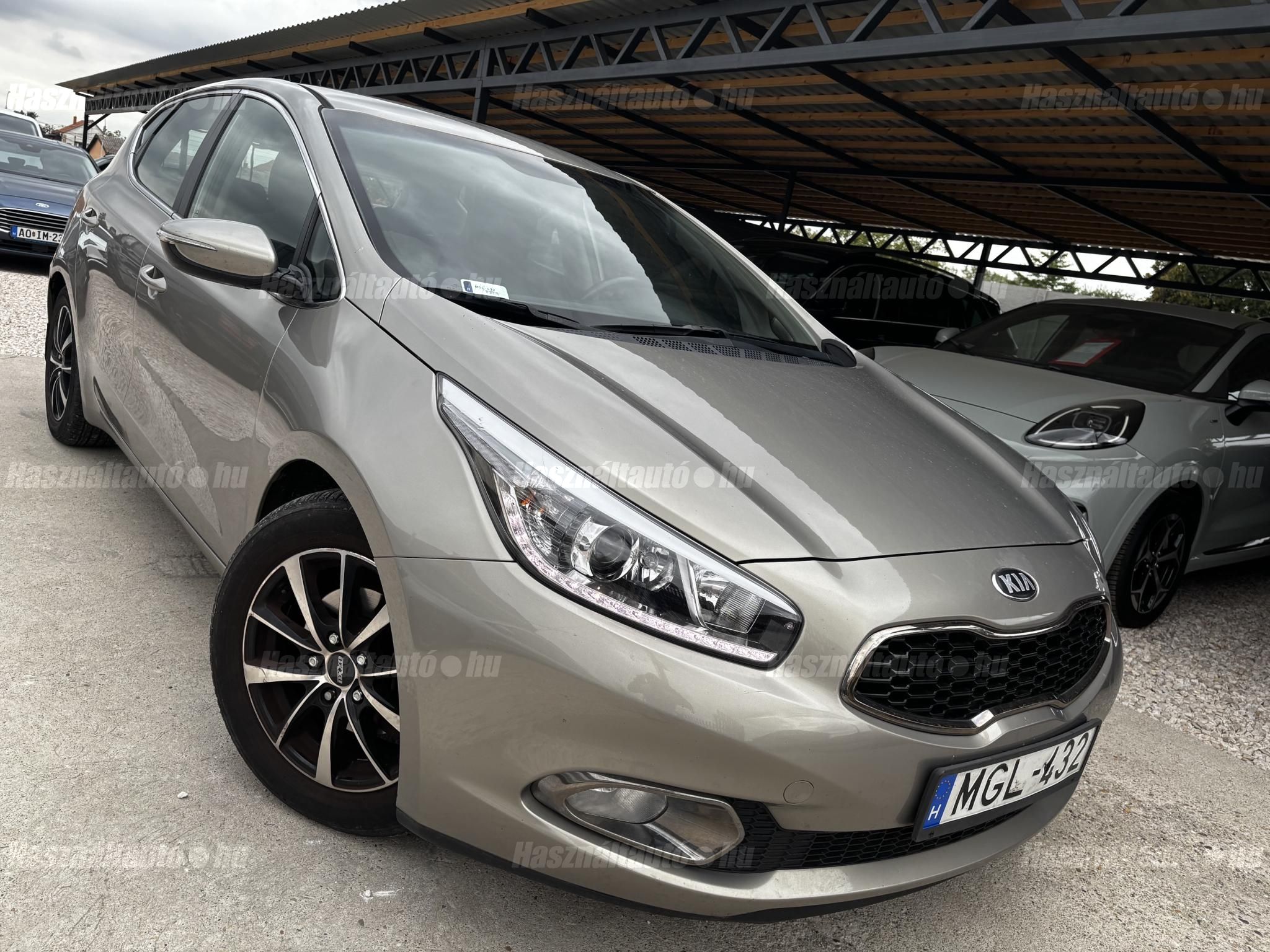 KIA CEE'D 2012/10 - 1