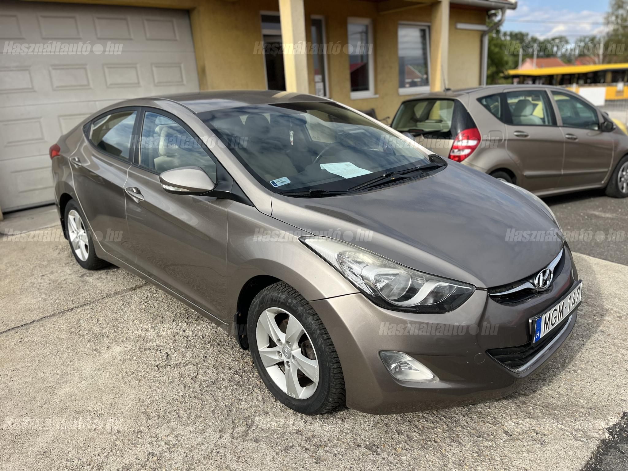 HYUNDAI ELANTRA 2012/10 - 1