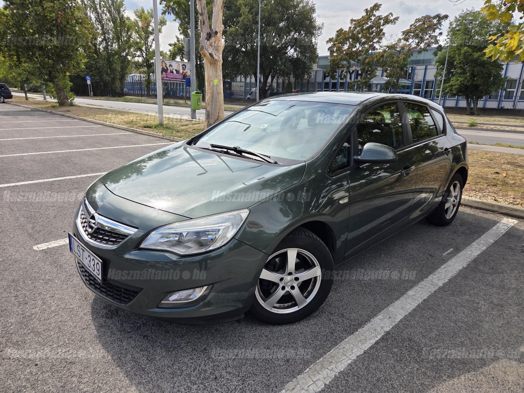 OPEL ASTRA J 2010/10 - 1
