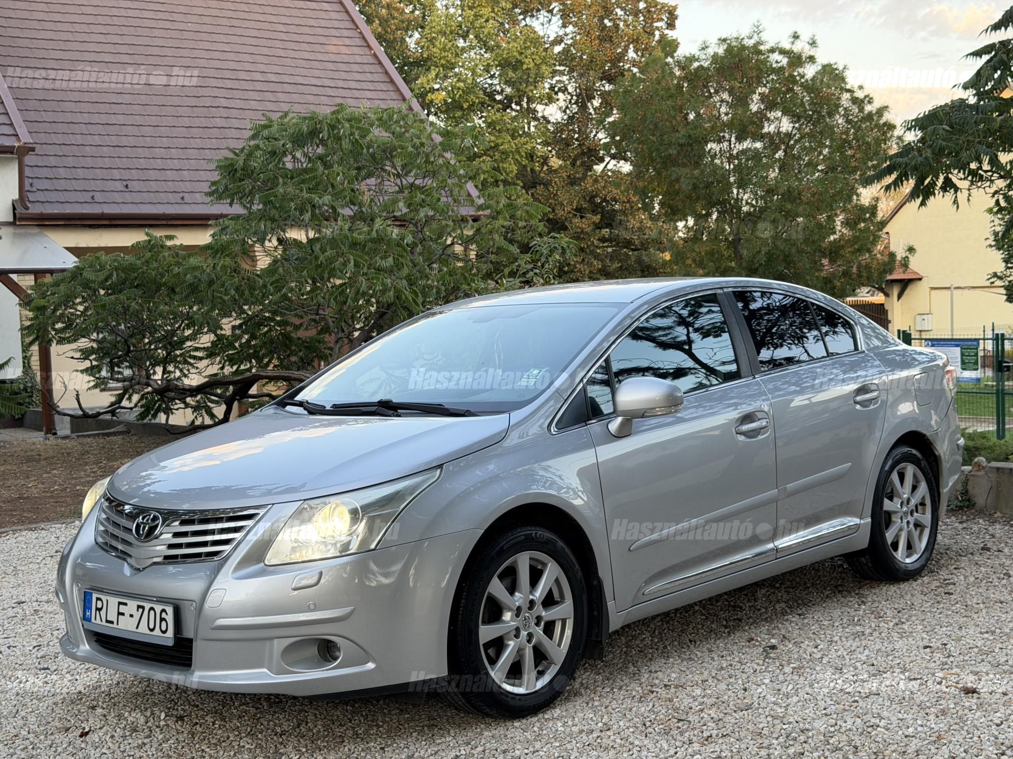 TOYOTA AVENSIS 2009/10 - 1