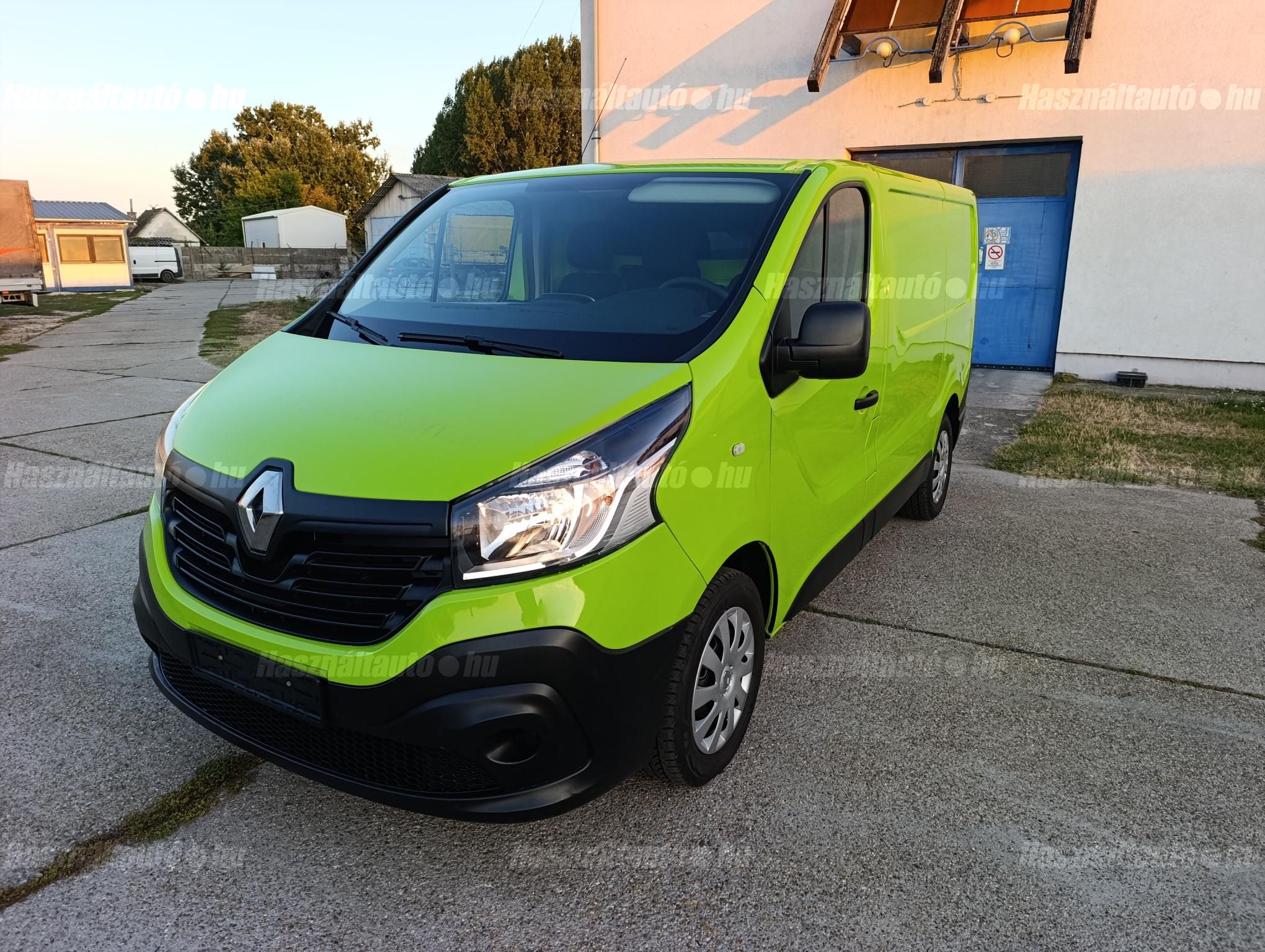 RENAULT TRAFIC 2016/9 - 1