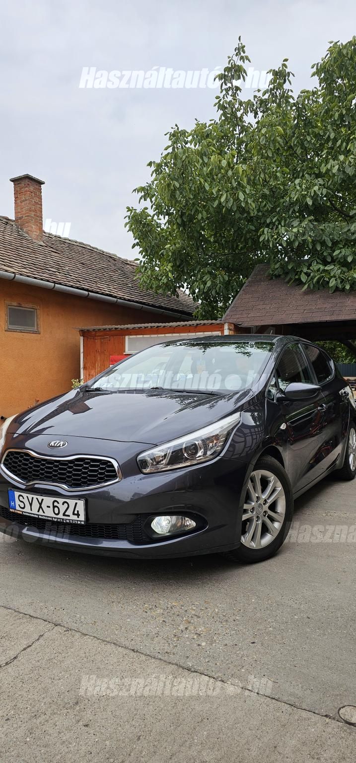 KIA CEE'D 2012/7 - 1