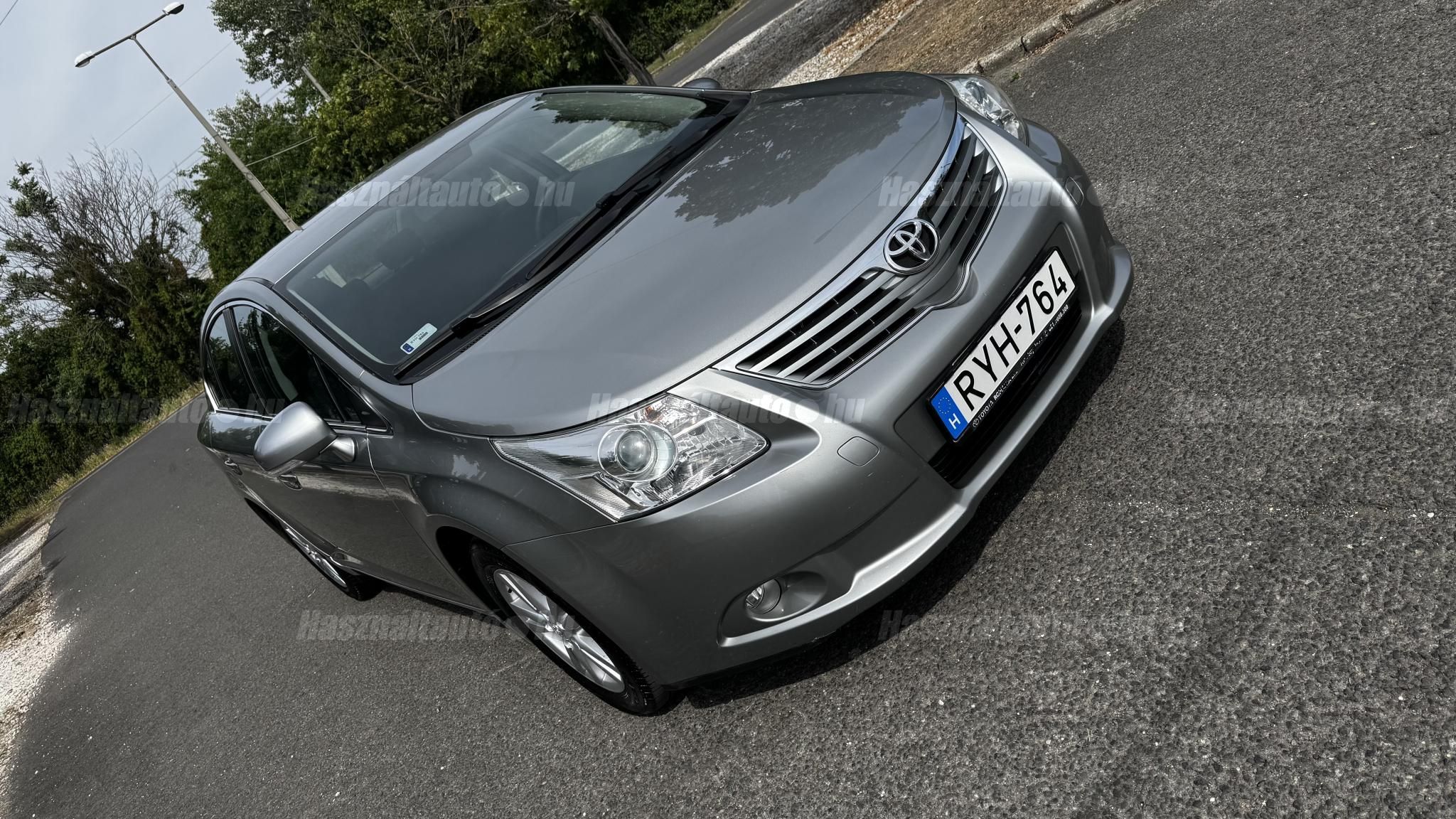 TOYOTA AVENSIS 2011/12 - 1
