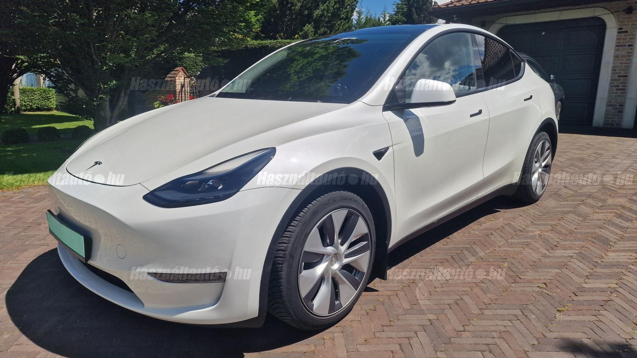 TESLA MODEL Y 2023/4 - 1