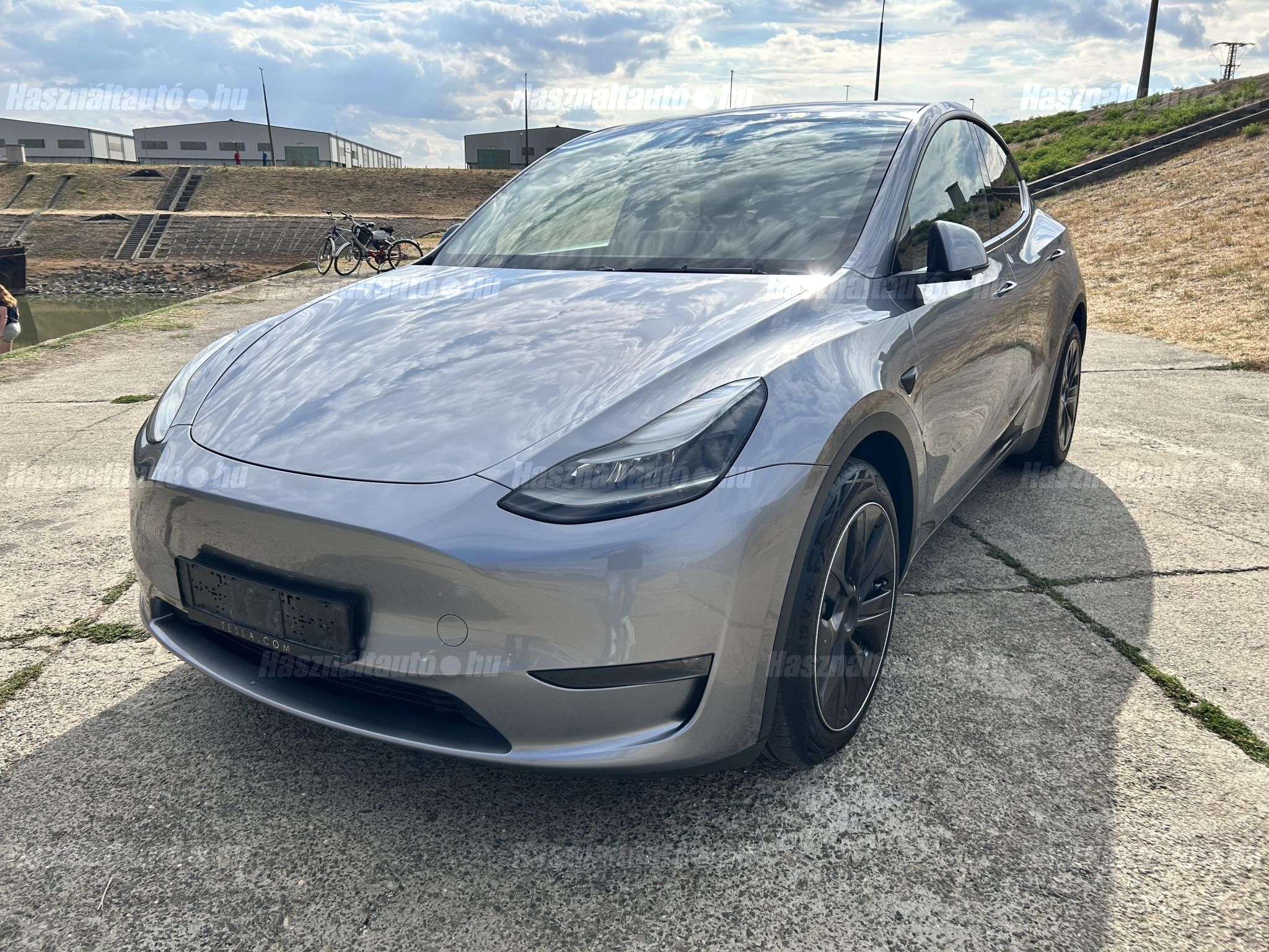 TESLA MODEL Y 2023/6 - 1
