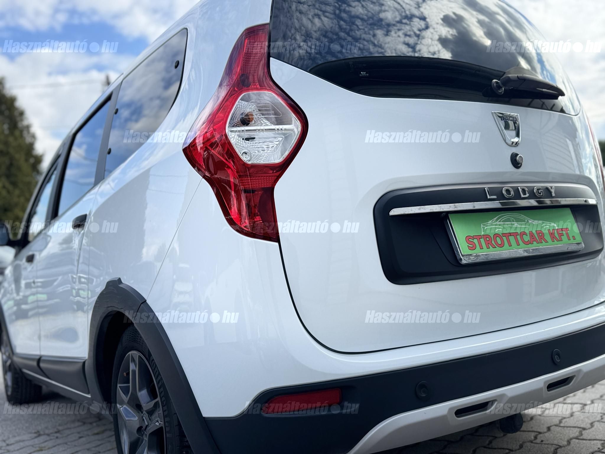 DACIA LODGY 2017/8 - 1